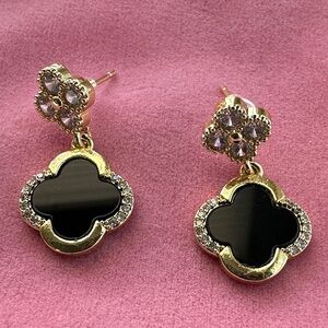 Elegant Gold and Black Clover Earrings